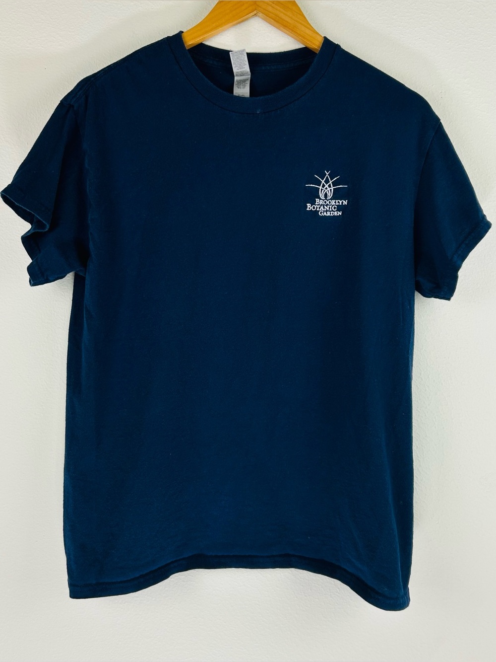 Gildan Women’s Brooklyn Botanical Gardens Navy Blue Casual Tee Size M